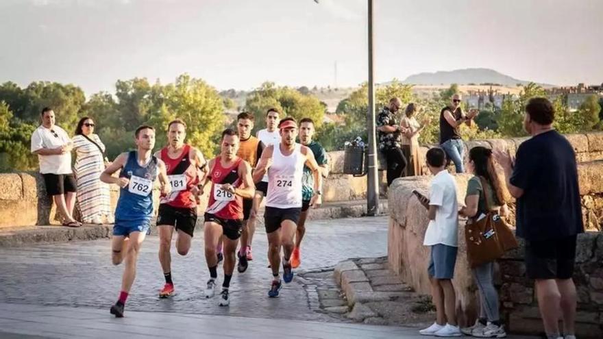 De los chupetines a los mayores de 80, el Fondo Popular de Mérida cumple 30 años corriendo en familia