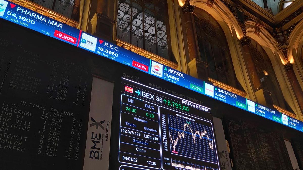 Panel de la Bolsa de Madrid al cierre de la sesión de este martes.