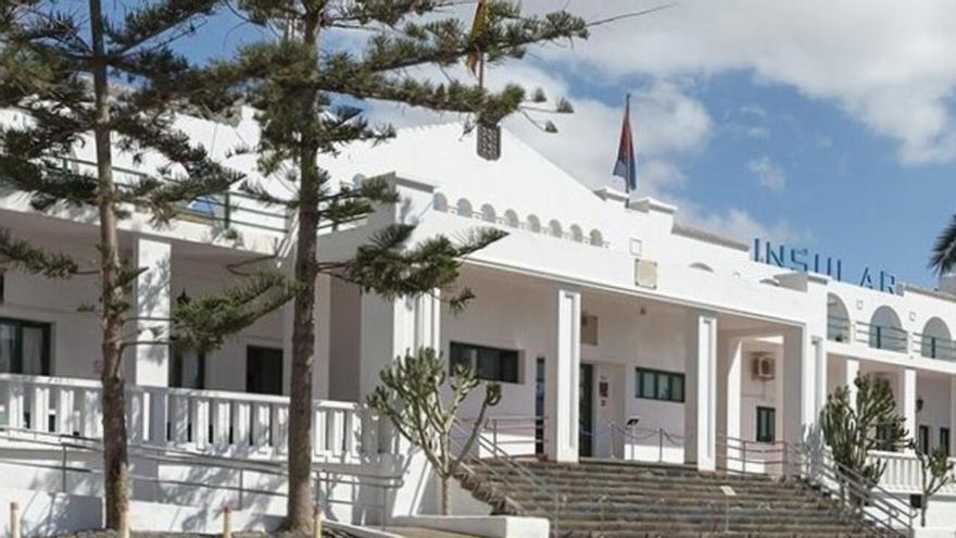 Sanidad garantiza que el Hospital Insular de Lanzarote mantendrá su identidad y modelo asistencial en geriatría