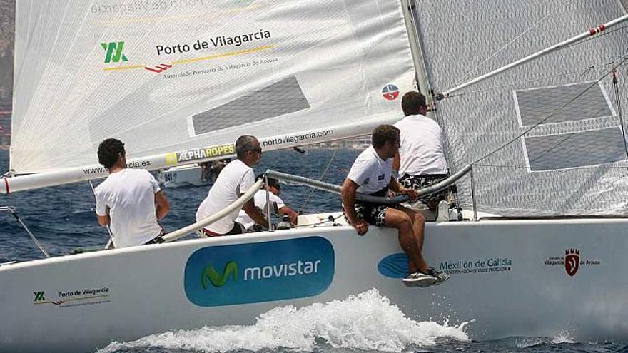 El Mexillón de Galicia, con los hermanos Paz, durante la regata de ayer.