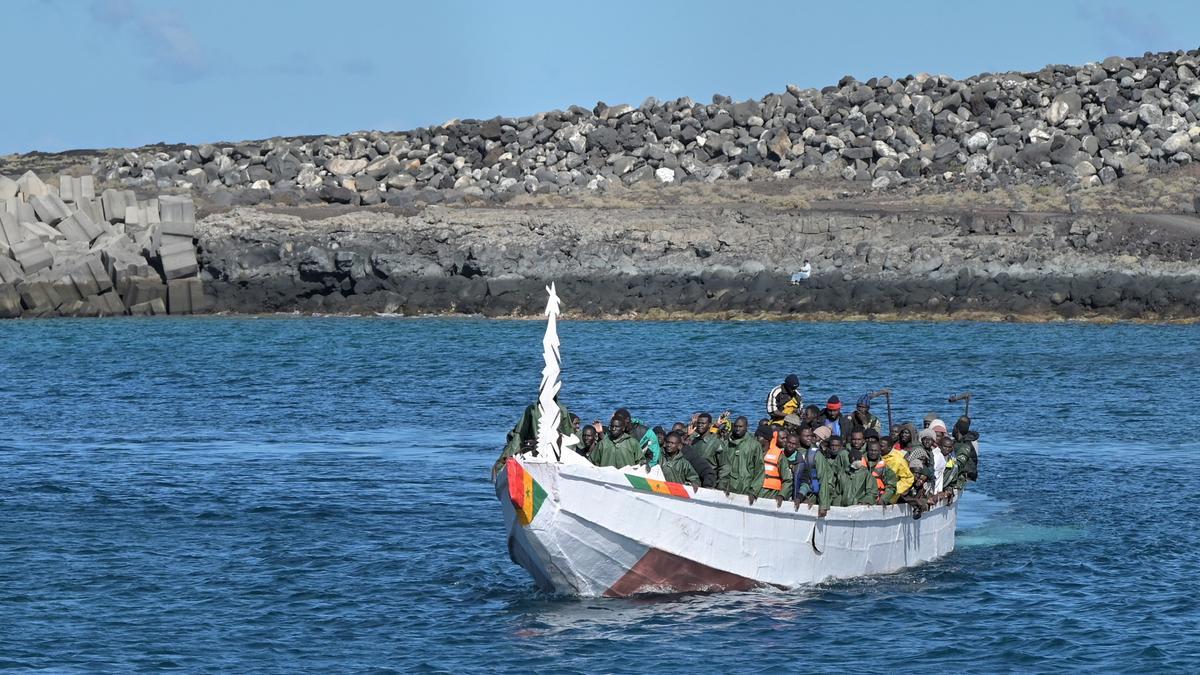 Un crucero rescata un cayuco con 5 muertos y 68 supervivientes a 815 Kms de El Hierro