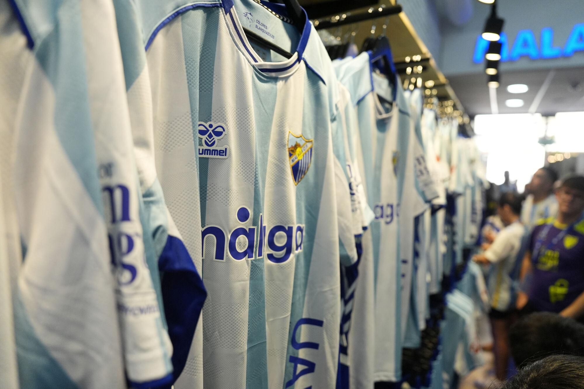 Locura malaguista por comprar la nueva camiseta del equipo