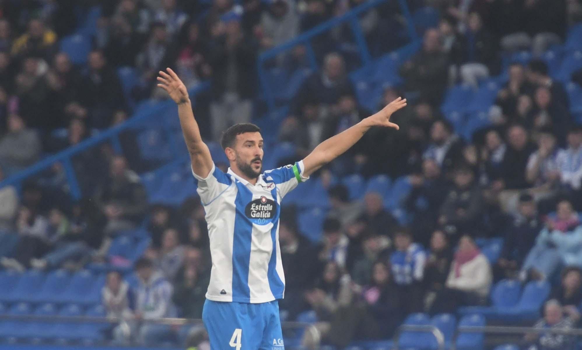 El Deportivo doblega al Almería en Riazor (3-1)