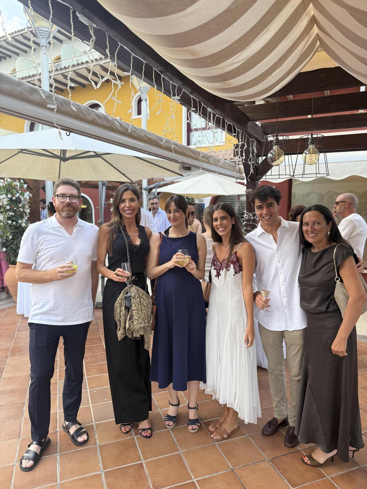 Ferran Salas, Romina Martínez-Colomer, Almudena Ortuño, Cayetana Calatrava, Fran Monreal, Sara Ceacero. Ferran Salas, Romina Martínez-Colomer, Almudena Ortuño, Cayetana Calatrava, Fran Monreal, Sara Ceacero.
