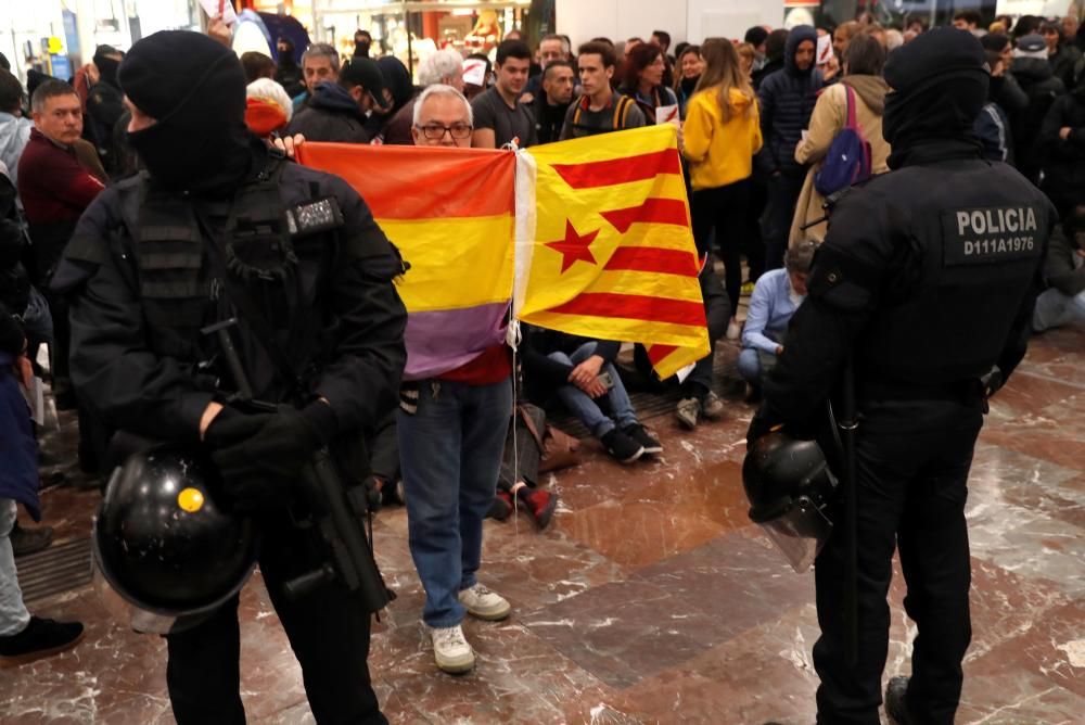 Protesta dels CDR a l'estació de Sants