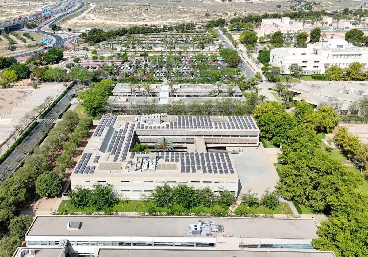 Foto aérea de las instalaciones fotovoltaicas en el campus de San Vicente de la UA