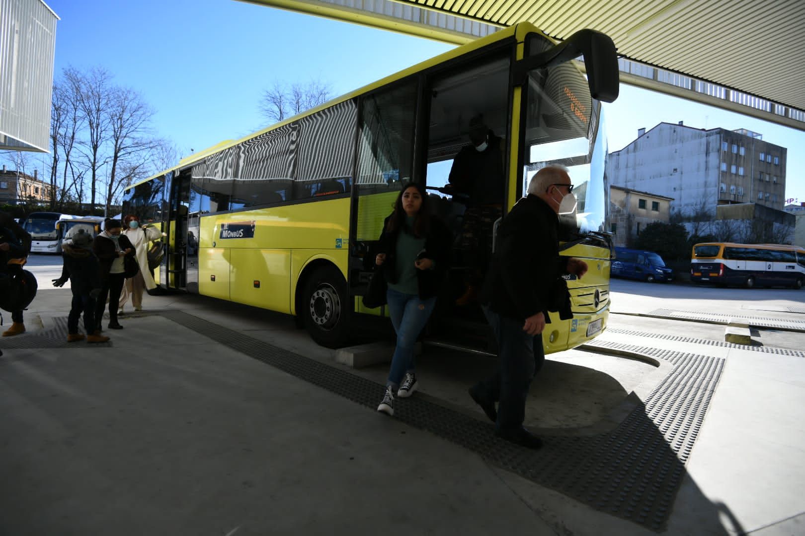 Viajeros en la estación de Pontevedra