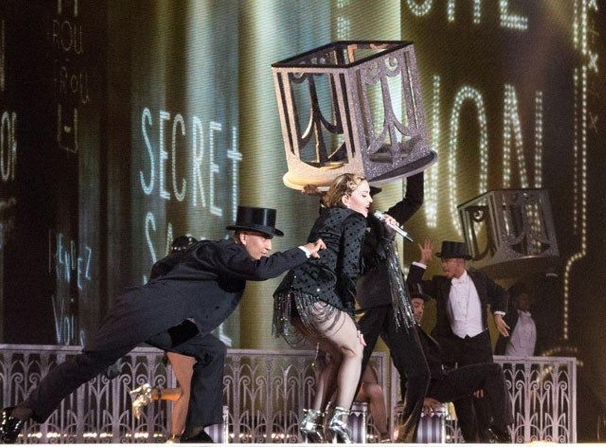 Madonna baila en su concierto de Los Ángeles
