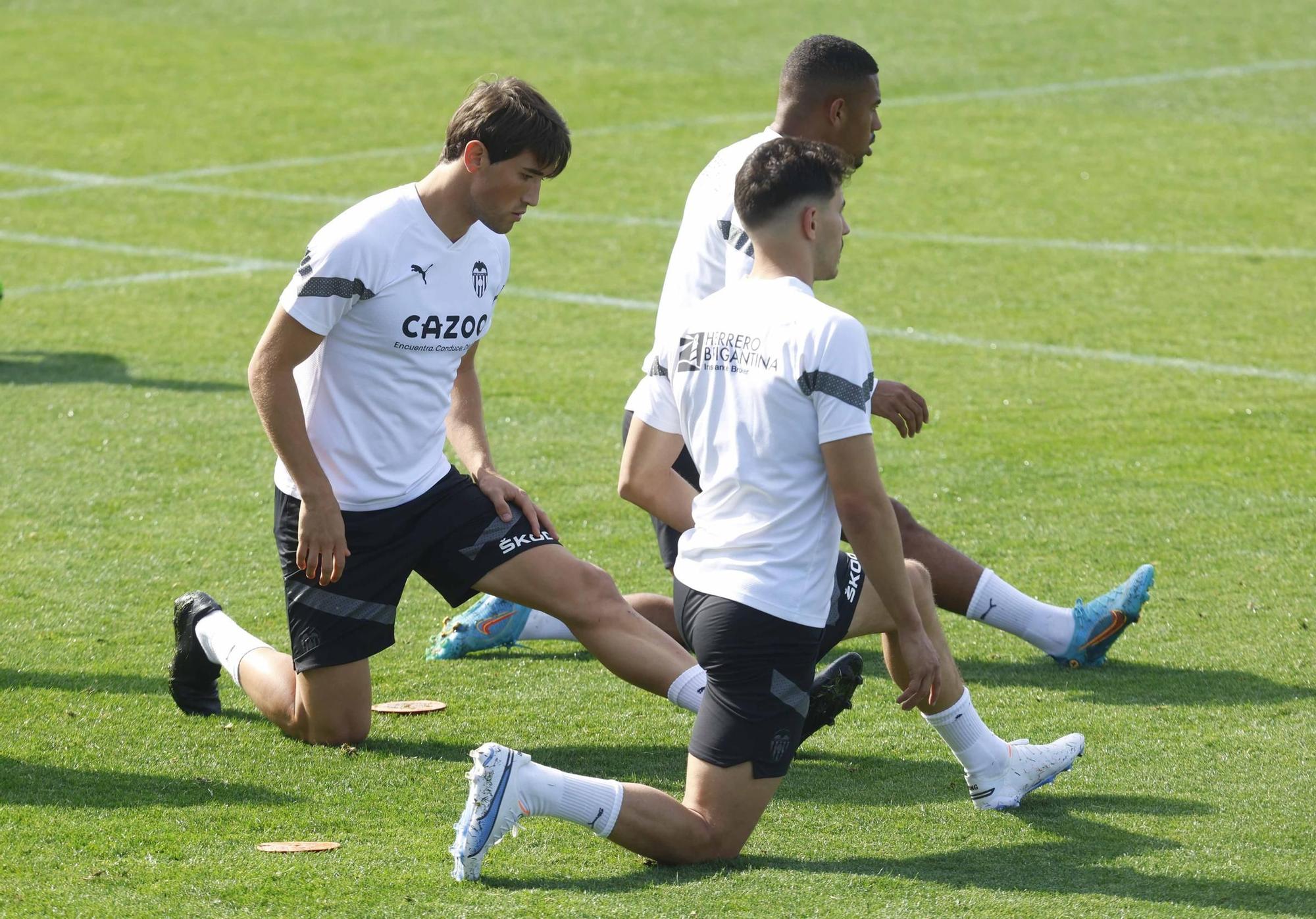 Entrenamiento abierto del  Valencia CF, previo al encuentro en Almería