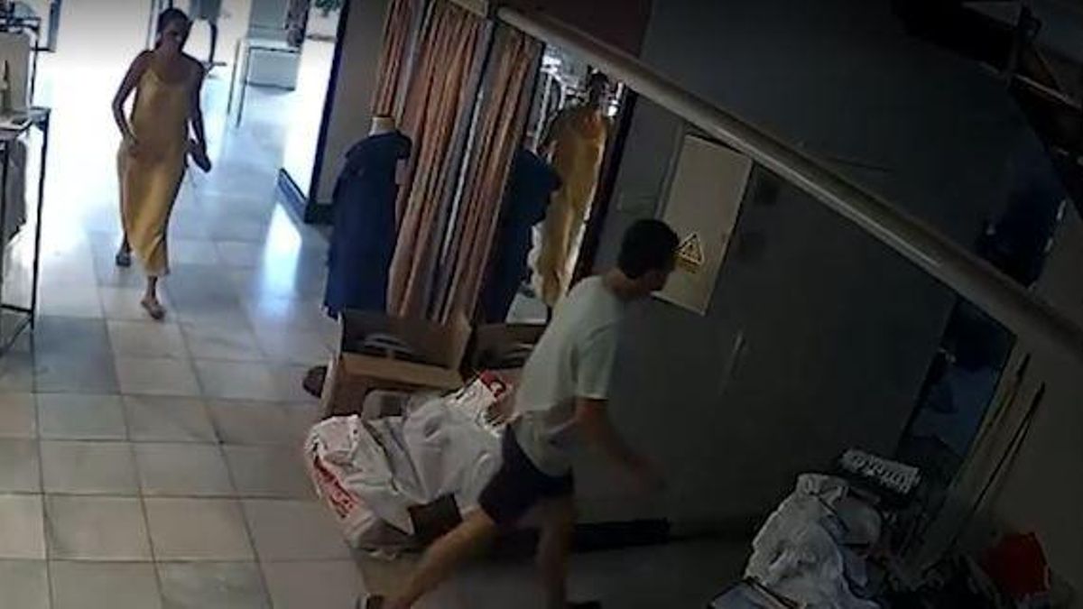 Fotograma del vídeo en el que Felipe H. R. y su hermana entran en la tienda de su padre en Molina de Segura.