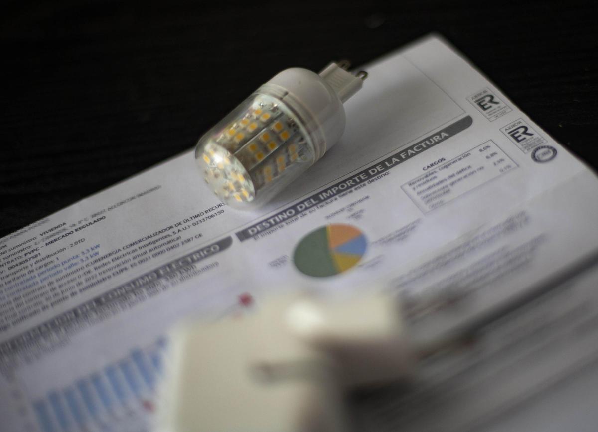 La factura y el suministro eléctrico, principal motivo de reclamaciones de los consumidores en 2022.