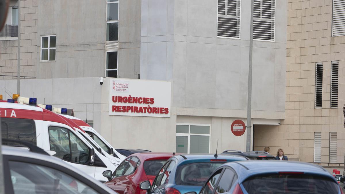 Puerta de urgencias respiratorias del hospital de La Ribera.