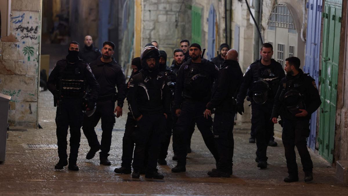 Policía de Israel patrulla las calles de Jerusalén