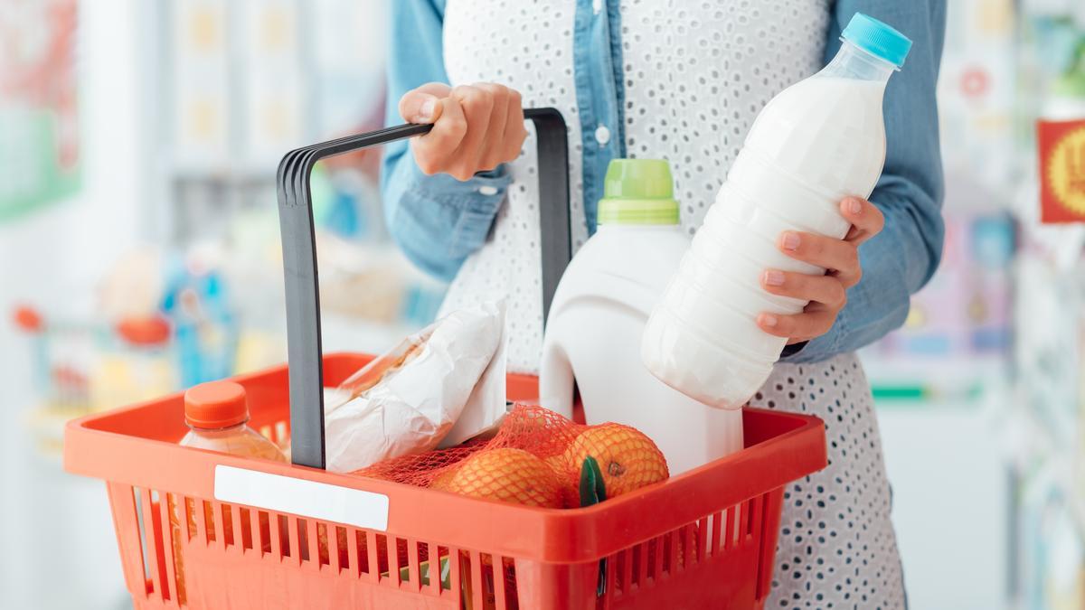 Llenar la cesta de la compra es más caro hoy que hace un año.