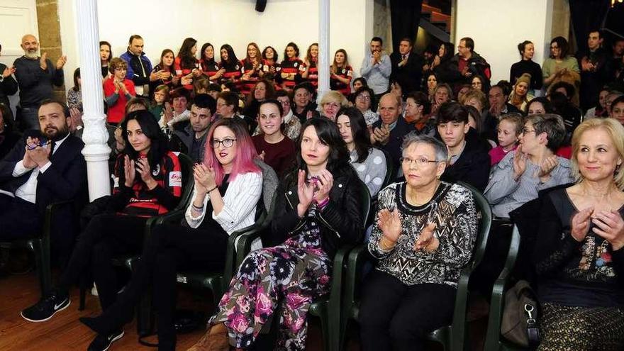 Premiadas y asistentes durante el acto celebrado ayer en el museo municipal lalinense. // Bernabé/Javier Lalín