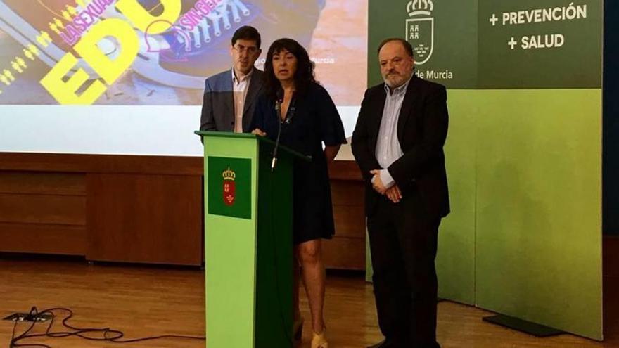 De i a d, el consejero Villegas, la matrona Francisca Postigo y el director general José Carlos Vicente.