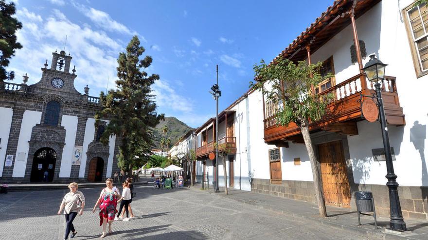 Plaza del Pino, Teror.