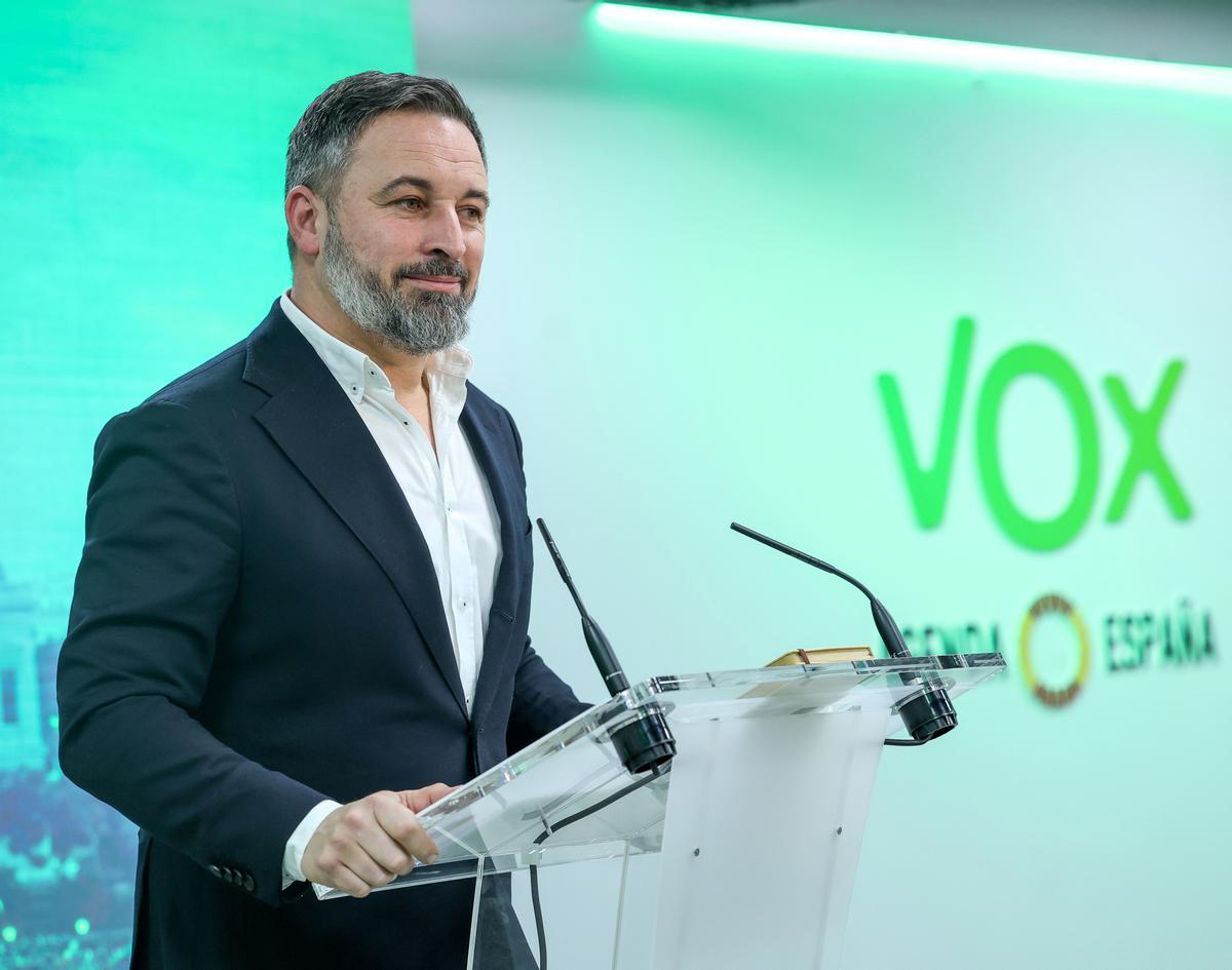 El líder de VOX, Santiago Abascal, durante una rueda de prensa tras la reunión del Comité de Acción Política de Vox, en la sede del partido.