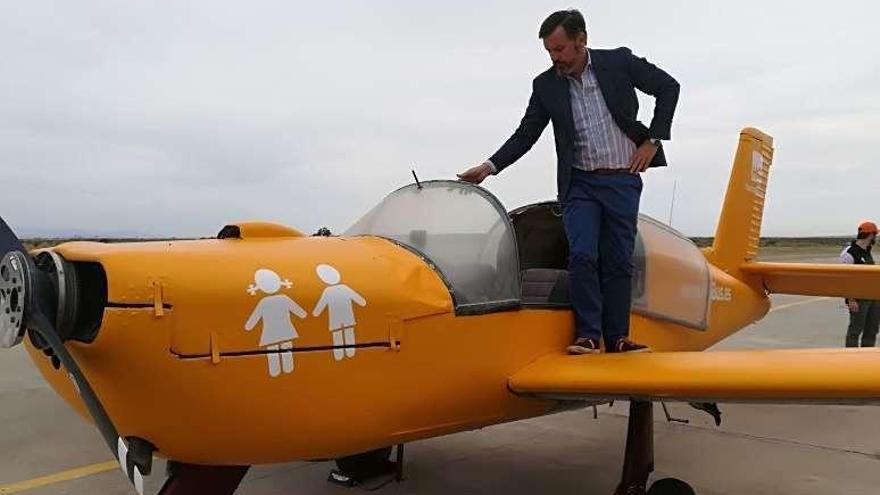 La avioneta de la nueva campaña de Hazte Oír.