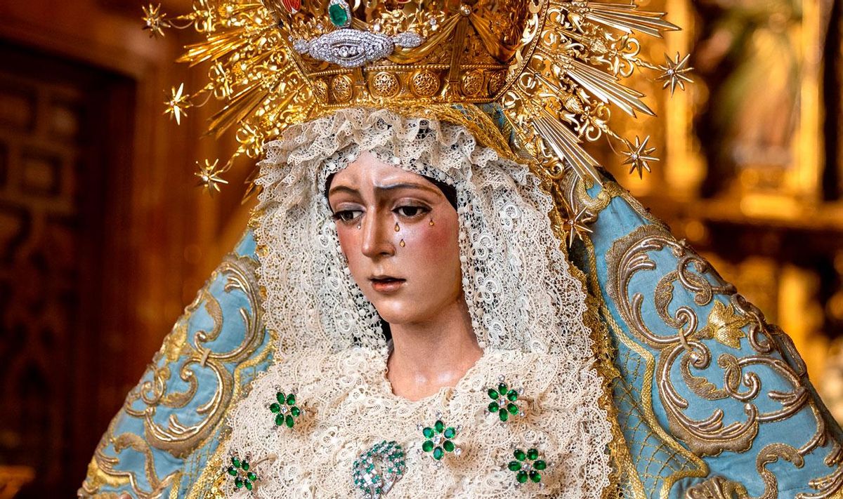 La Macarena en la basílica tras la intervención.