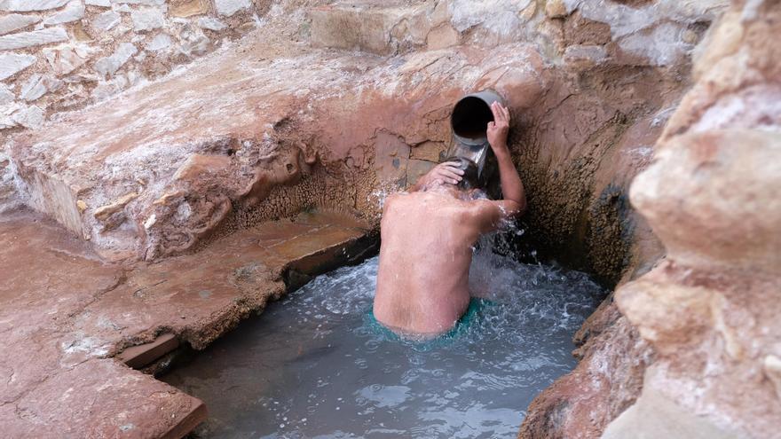 El spa natural que se esconde en un pueblo del interior de Alicante: gratis y con propiedades medicinales