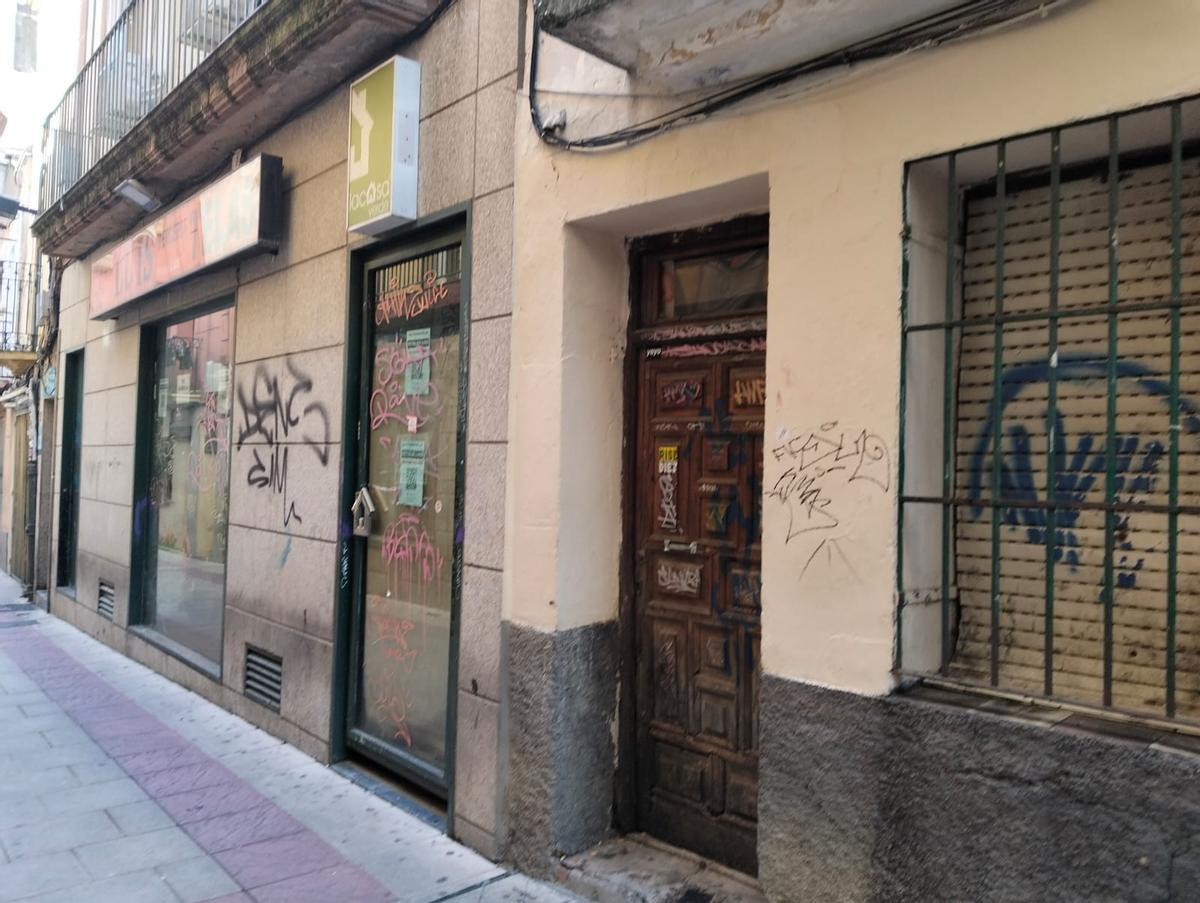 Fotogalería | La calle de Plasencia con más establecimientos cerrados por metro cuadrado
