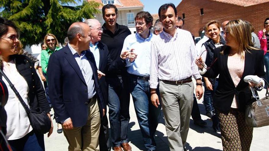 Mañueco, recibido por el alcalde de Morales, José María Barrios, junto a Maíllo, Castro, Vázquez y Valdeón.