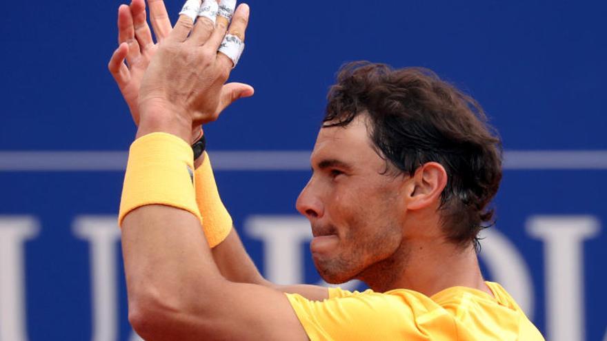 Nadal aplaude al público del Godó.