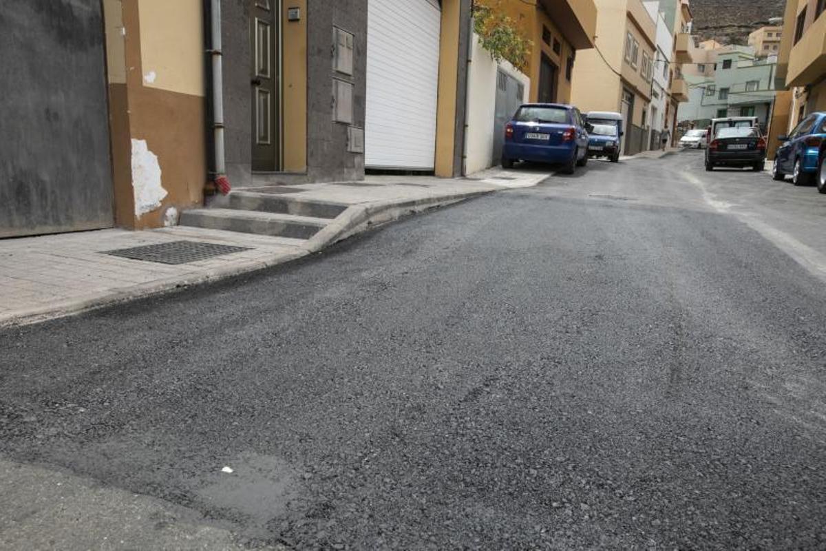 01.07.19. Las Palmas de Gran Canaria.- Vecinos de Cañada Honda se quejan del mal asfaltado de las calles. Foto Quique Curbelo  | 01/07/2019 | Fotógrafo: Quique Curbelo