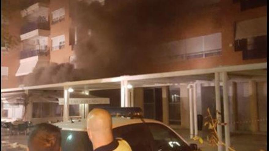 25 atendidos al incendiarse una cafetería en Lorca