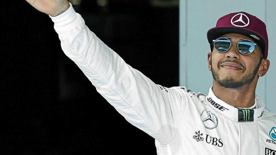 Hamilton planta cara a Rosberg