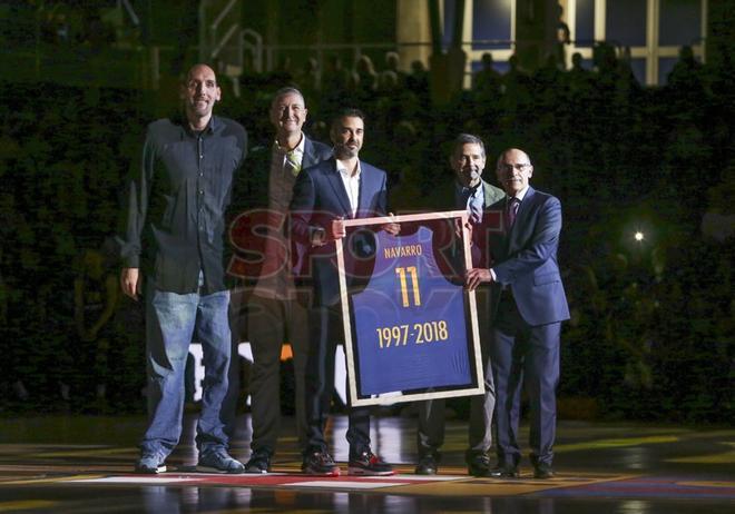 Imágenes de la retirada de la camiseta de Juan Carlos Navarro en el Palau Blaugrana