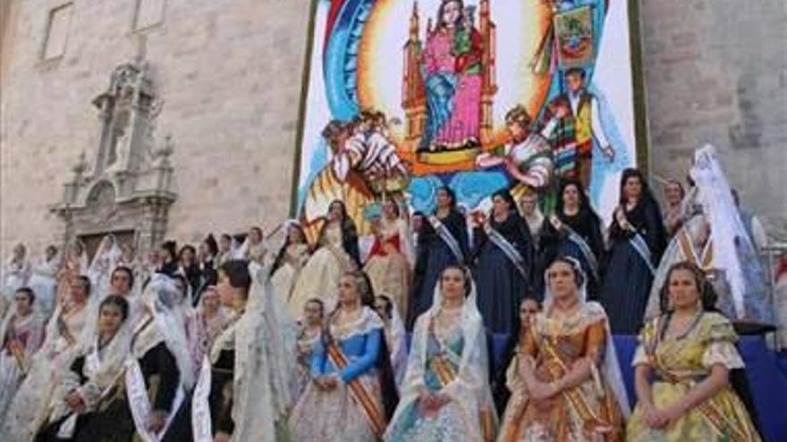 Los vecinos rinden un masivo homenaje floral a la Virgen de la Misericordia