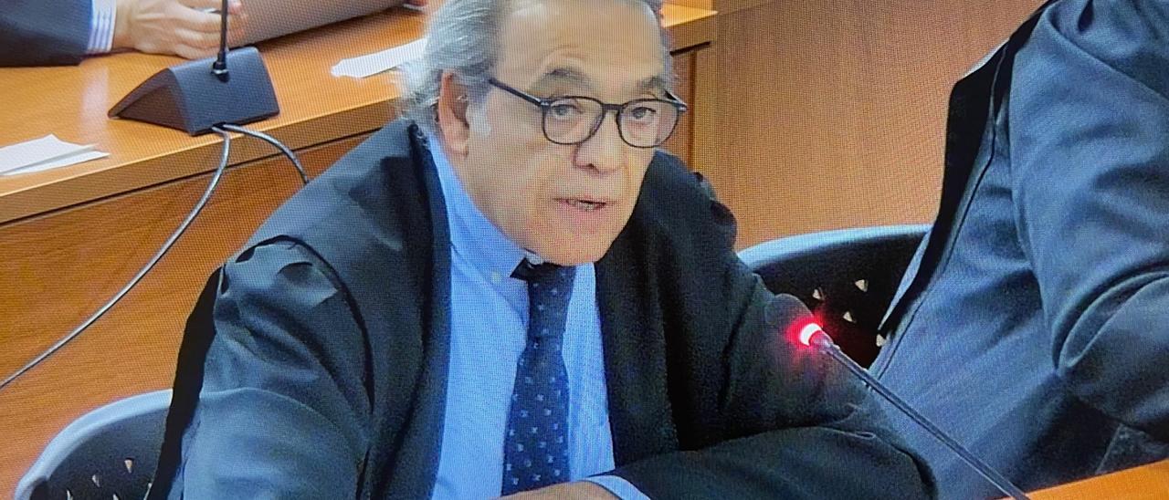 El abogado Manuel Mata, el último de las defensas en intervenir en el juicio del caso Alquería.
