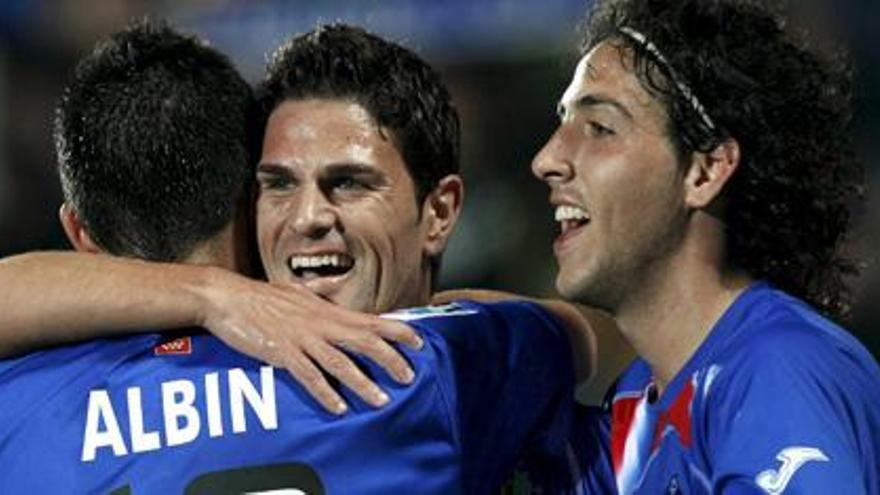 Los jugadores del Getafe celebran un gol.