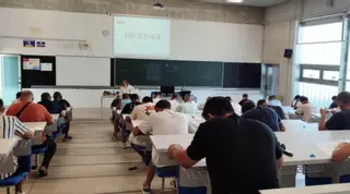 Casi 700 personas hacen el examen de chófer de camiones y autobuses