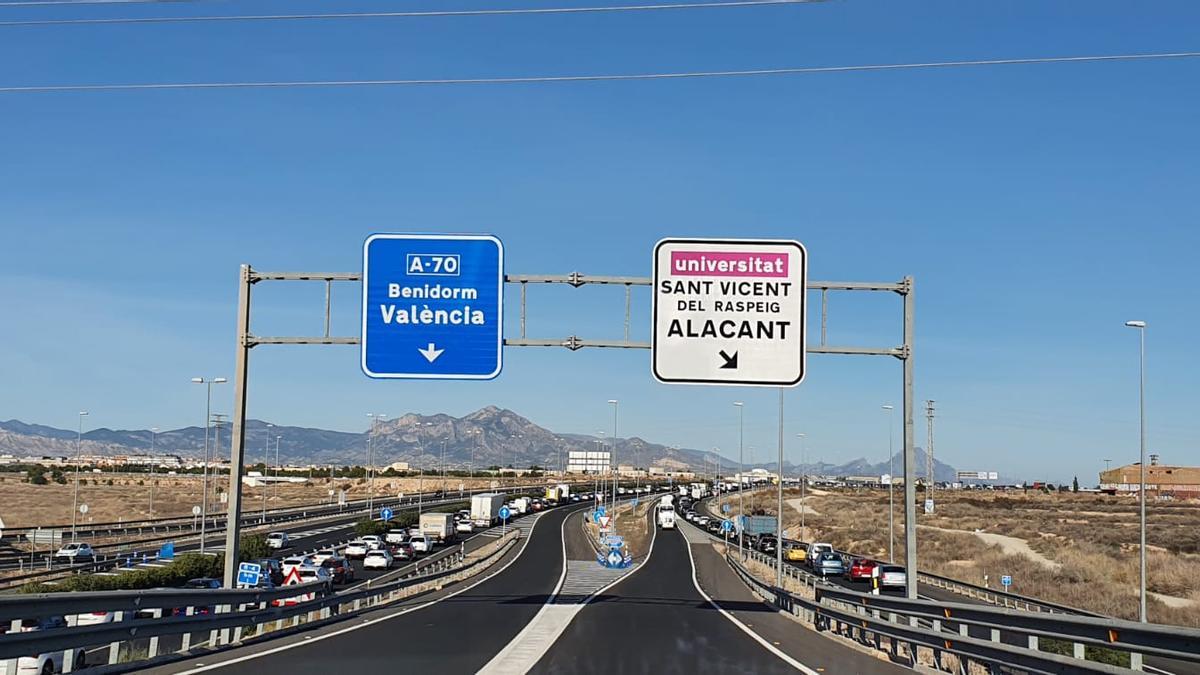 Los controles policiales provocan colas kilométricas en Alicante