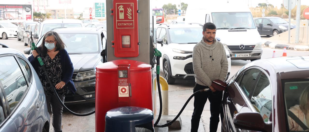 La gasolina será 20 céntimos más barata desde el 1 de abril y hasta el 30 de junio.