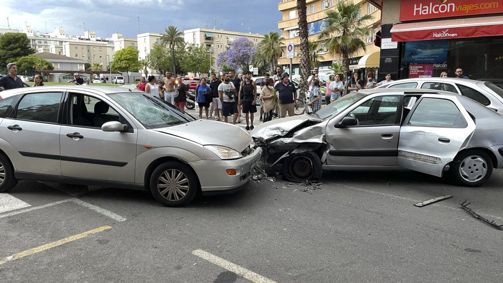 Un conductor ebrio provoca un accidente en el Port de Sagunt.