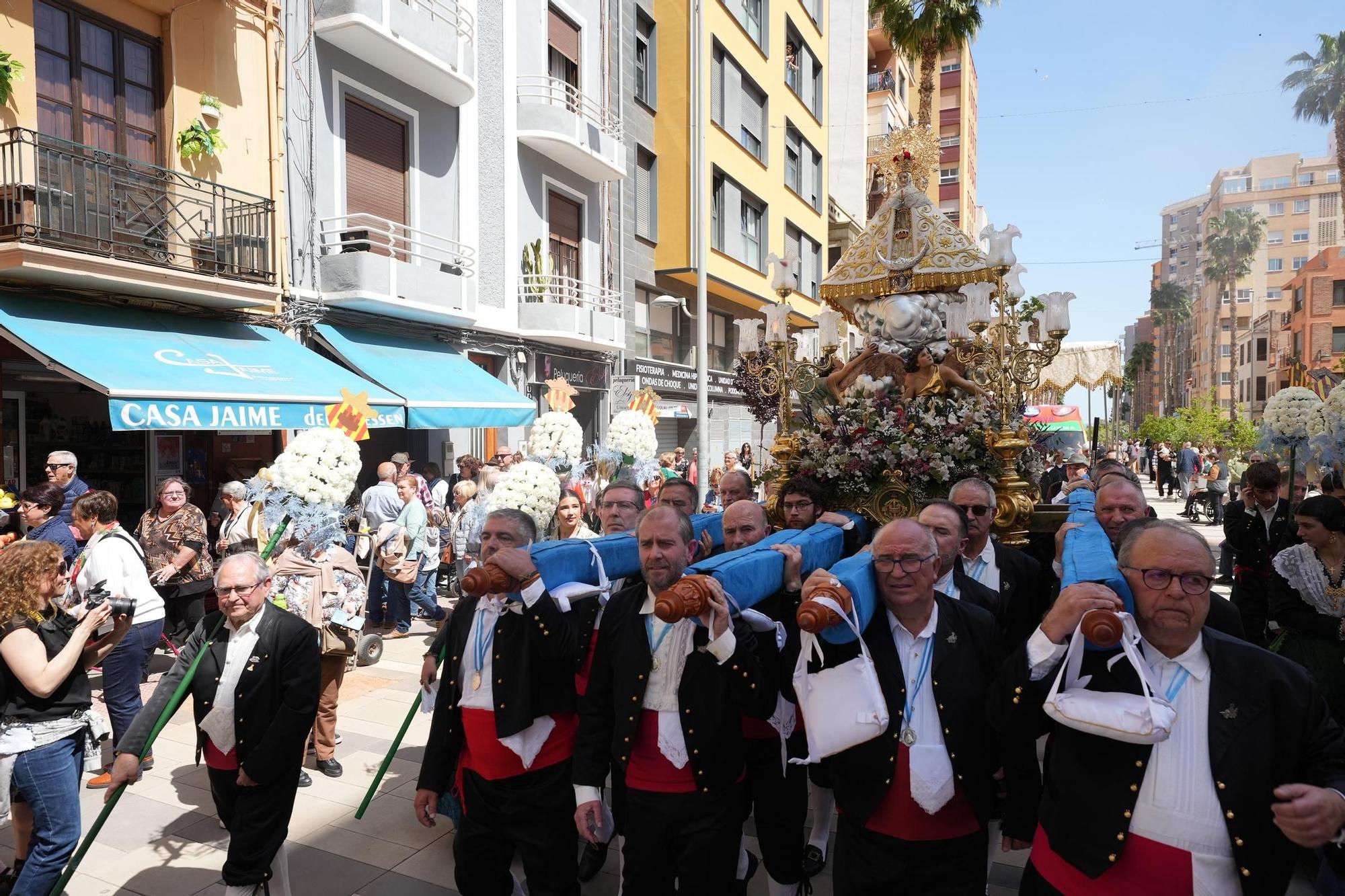 Galería de imágenes: La Virgen del Lledó sale de la basílica para ir a la ciudad