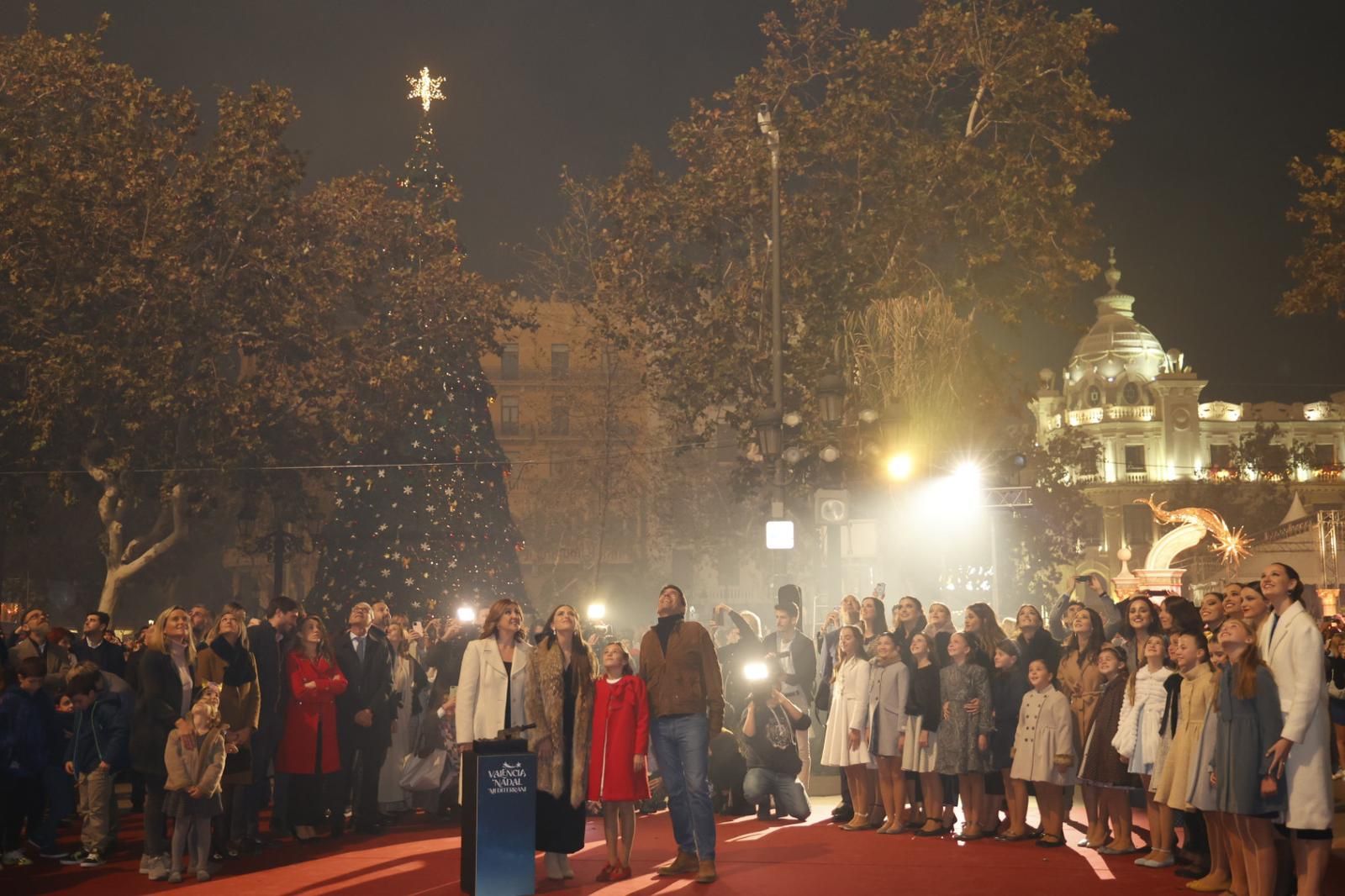 La Navidad llega a València con el encendido de luces