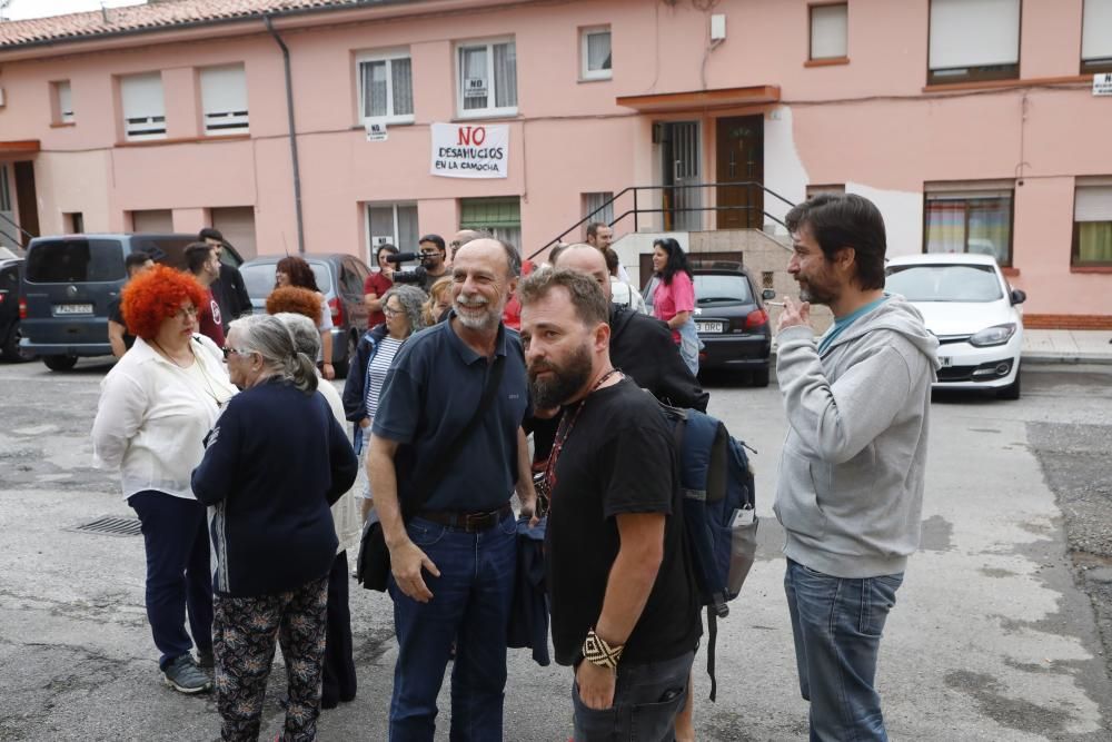 Acción solidaria con vecinos de La Camocha