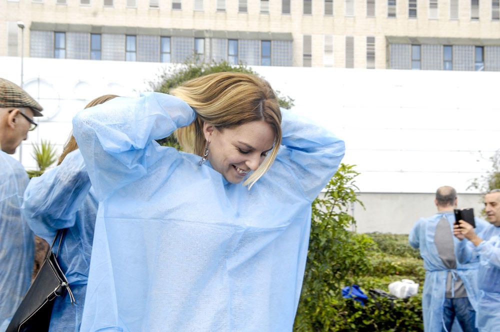 Concentración frente al Hospital Doctor Negrín en defensa de la sanidad pública