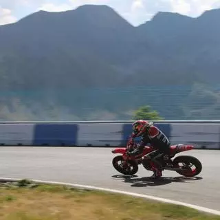 Johann Zarco vuelve a subirse a la moto tras su grave accidente en Catalunya