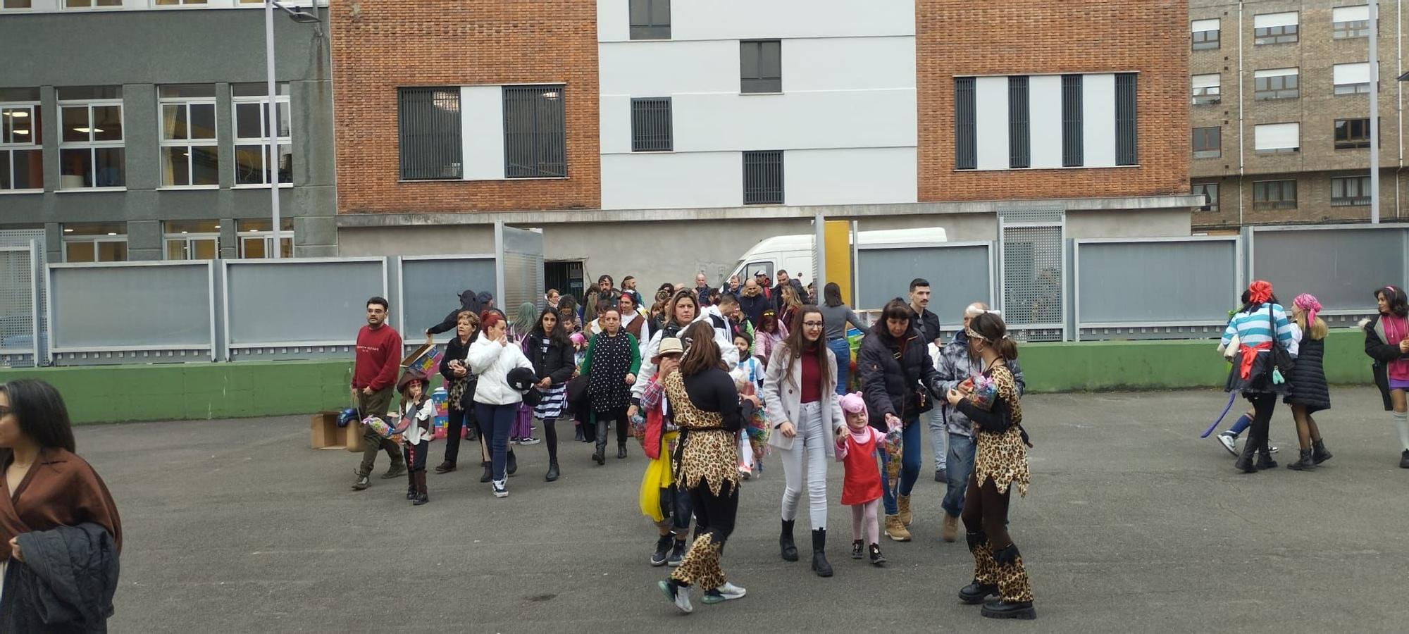 Los niños toman las calles en el Antroxu infantil de La Felguera