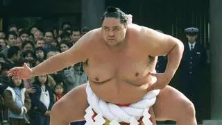 Muere el mítico Taro Akebono, el primer yokozuna de sumo nacido fuera de Japón