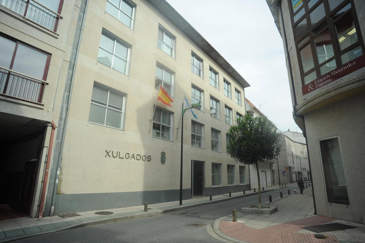 Exterior de los Juzgados de Cambados, donde se encuentra la Junta Electoral de Zona