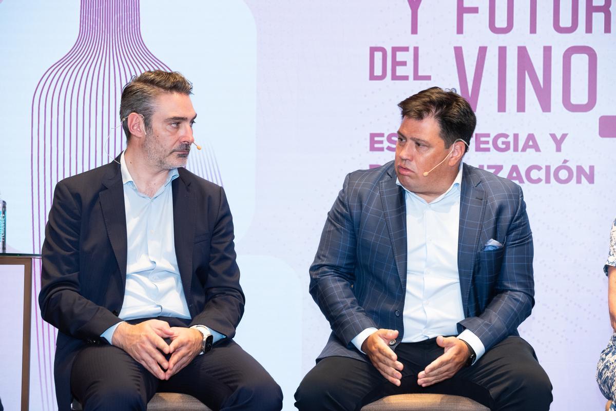 Emanuele Soncin, Business Unit Director de Checkpoint Systems España, y Alejandro Vázquez, director de Desarrollo de Negocio de Soluciones para Empresas de Arsys, durante el encuentro celebrado en Madrid.