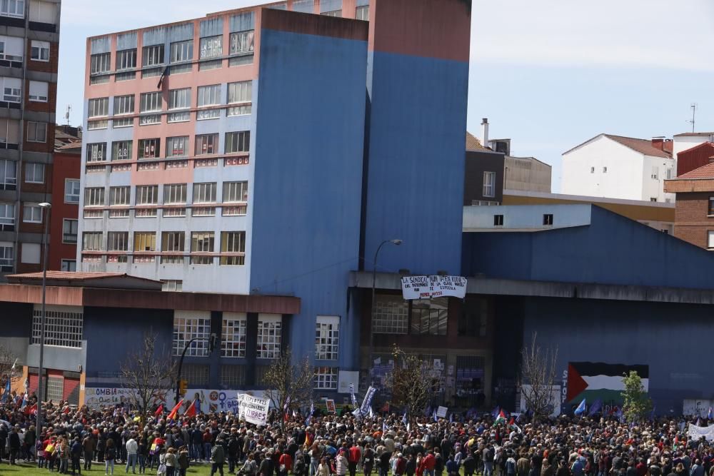 Los sindicatos minoritarios reclaman en Gijón políticas contra la precariedad