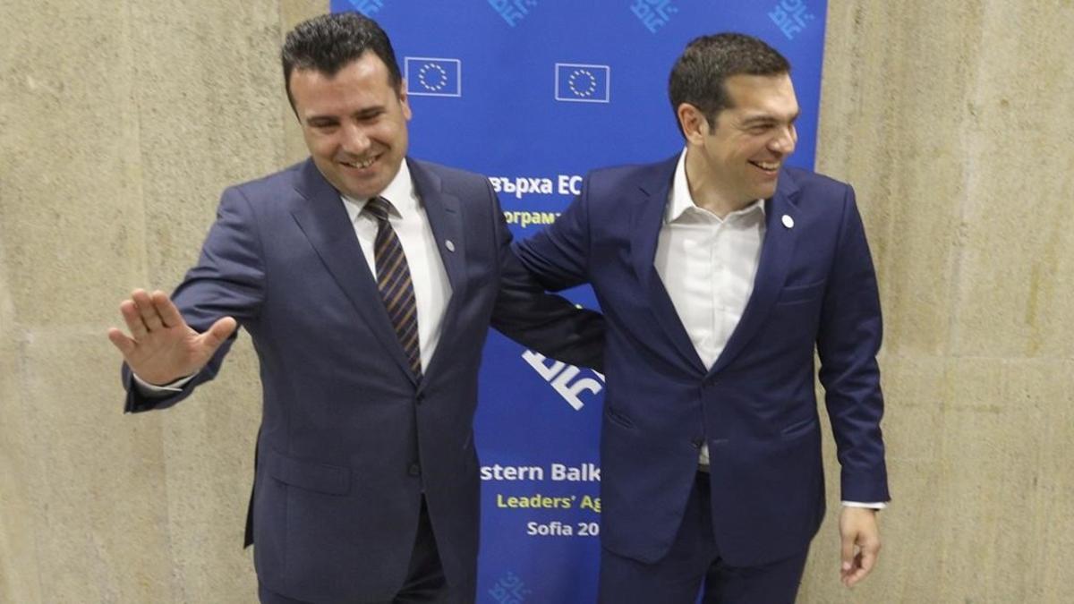 Los primeros ministros macedonio y griego, Zoran Zaev y Alexis Tsipras.